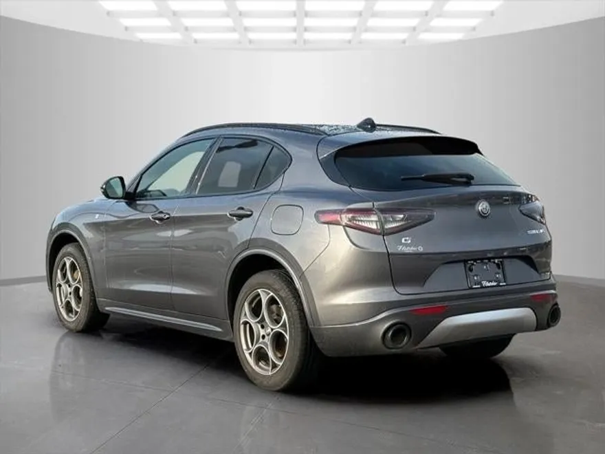 2024 Alfa Romeo Stelvio Ti photo 5