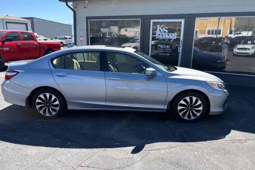 2017 Honda Accord Hybrid EX-L photo 1