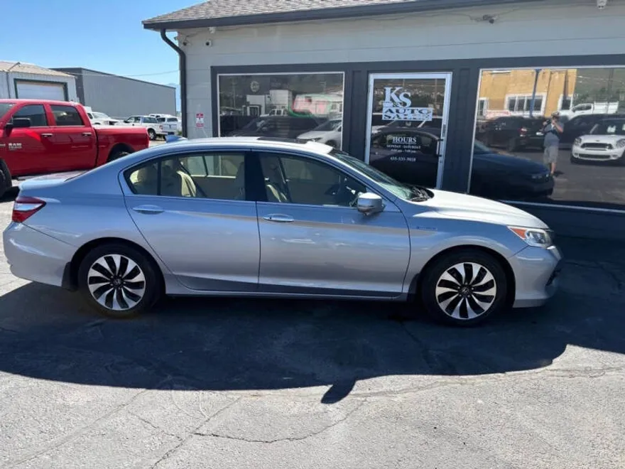 2017 Honda Accord Hybrid EX-L photo 1