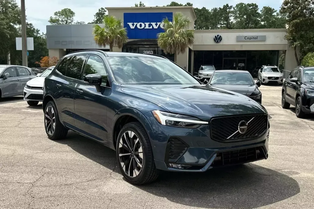 2026 Volvo XC60 Plus photo 1