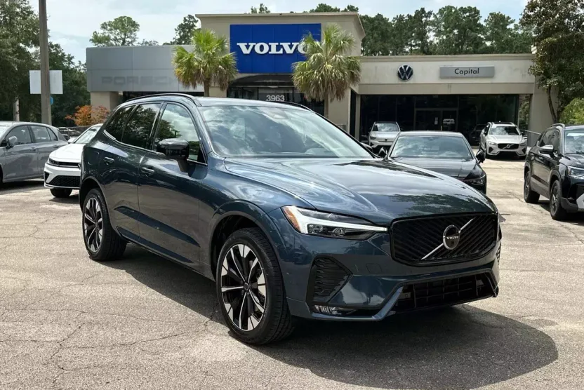 2026 Volvo XC60 Plus photo 1