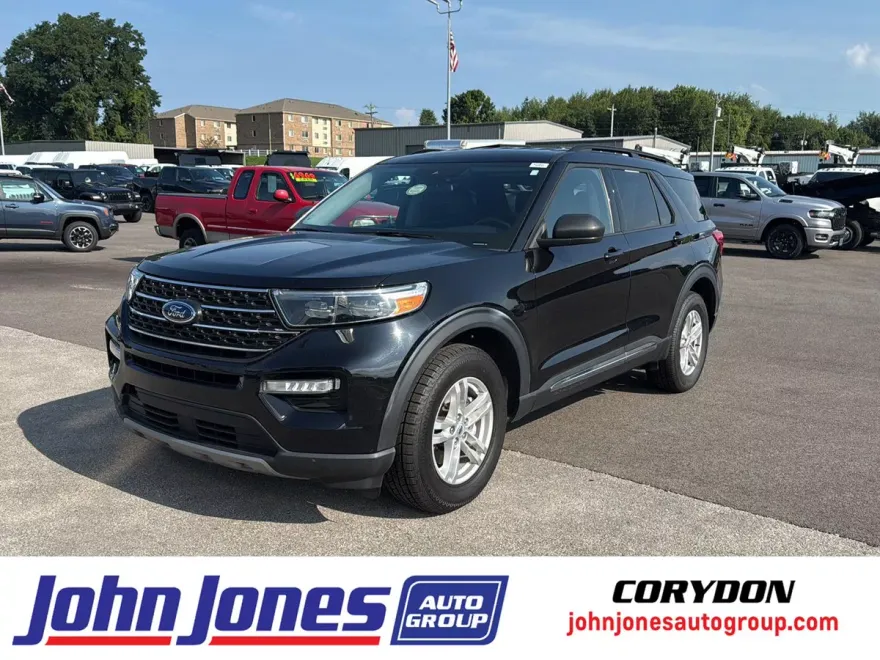 2023 Ford Explorer XLT photo 1