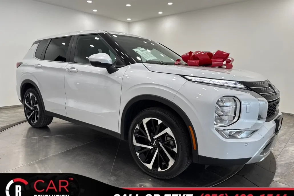 2023 Mitsubishi Outlander SE S-AWC photo 1
