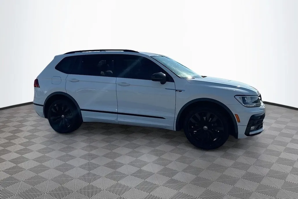 2021 Volkswagen Tiguan R-Line Black SEL photo 1