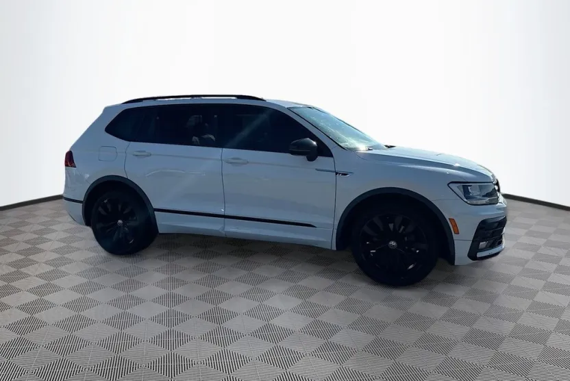 2021 Volkswagen Tiguan R-Line Black SEL photo 1