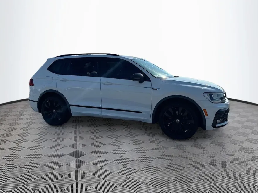 2021 Volkswagen Tiguan R-Line Black SEL photo 1