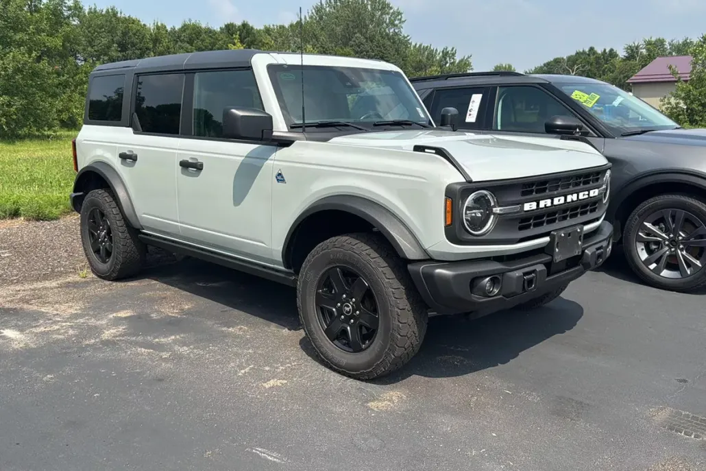 2023 Ford Bronco Black Diamond photo 1