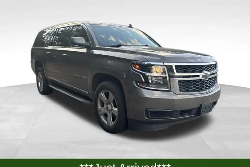 2016 Chevrolet Suburban LT photo 1