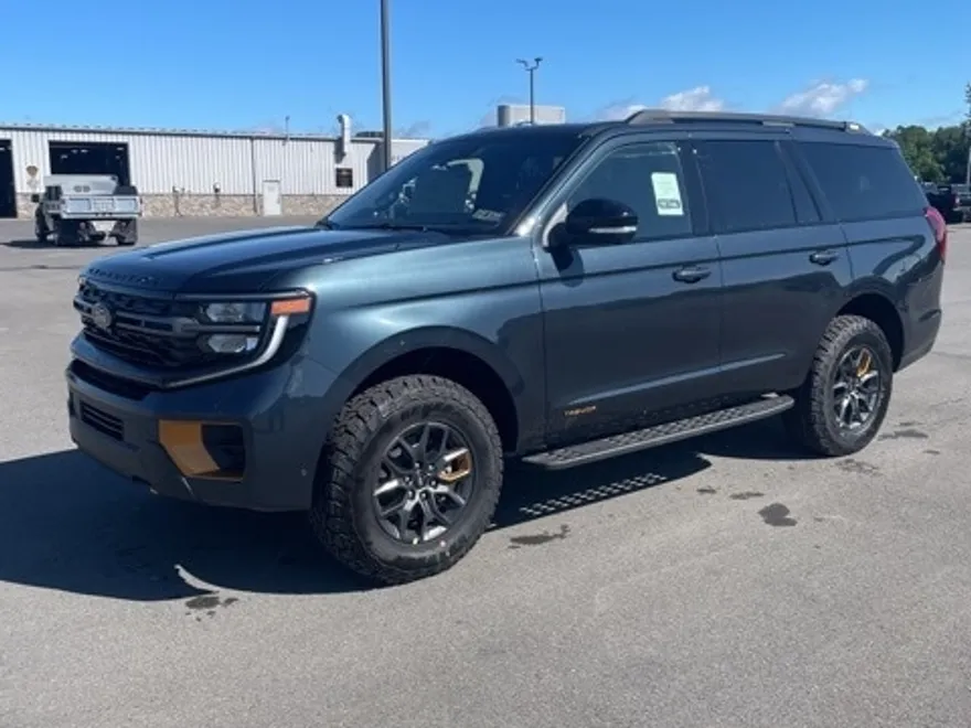 2025 Ford Expedition photo 1