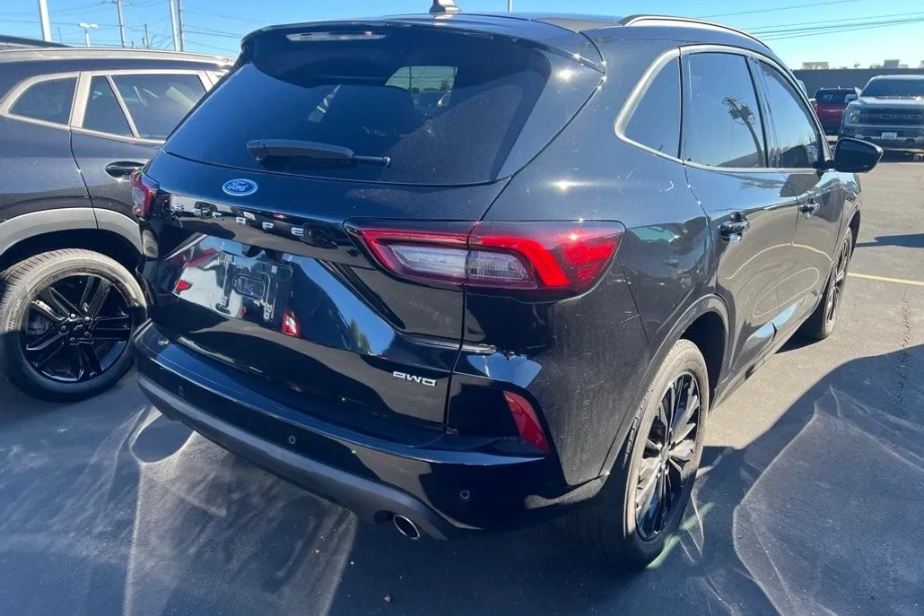 2023 Ford Escape ST-Line Elite photo 1