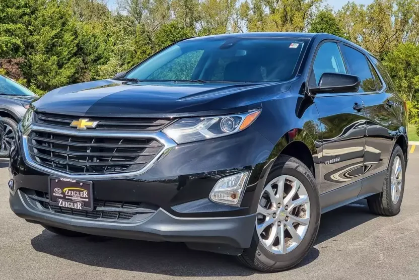 2020 Chevrolet Equinox LT photo 1