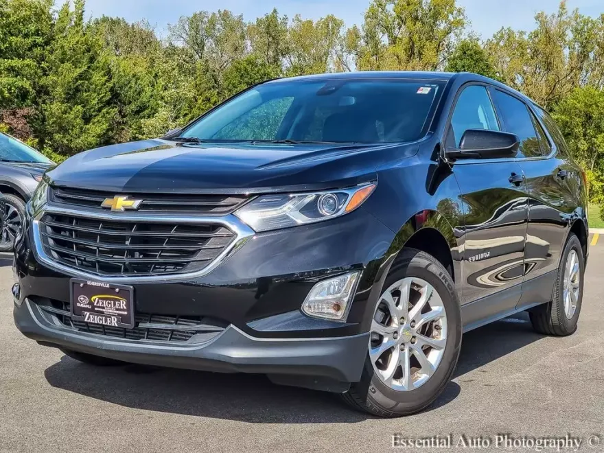2020 Chevrolet Equinox LT photo 1