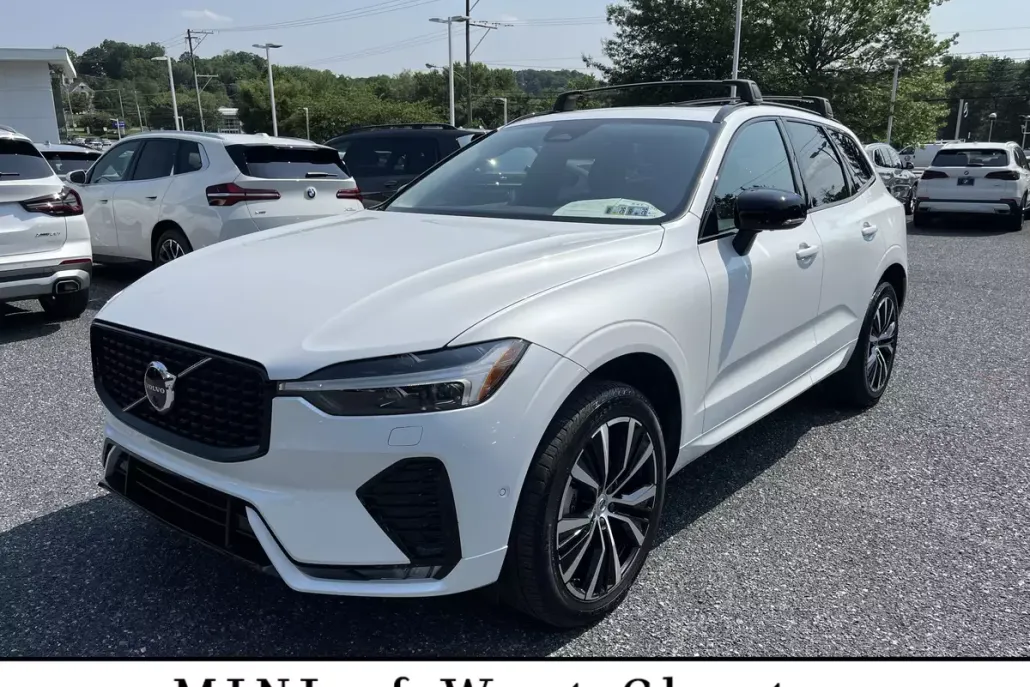 2023 Volvo XC60 B5 Plus photo 1