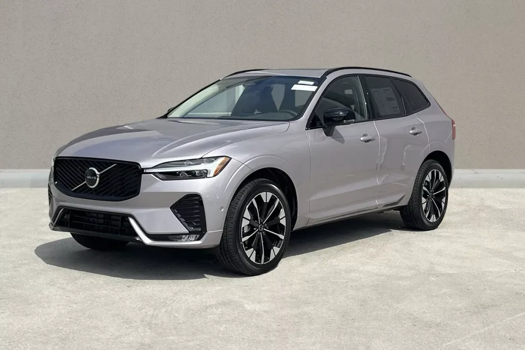 2026 Volvo XC60 Plus photo 1