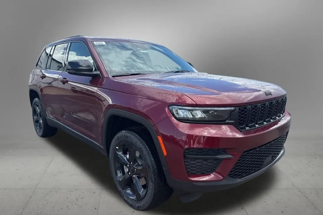 2025 Jeep Grand Cherokee Altitude photo 1