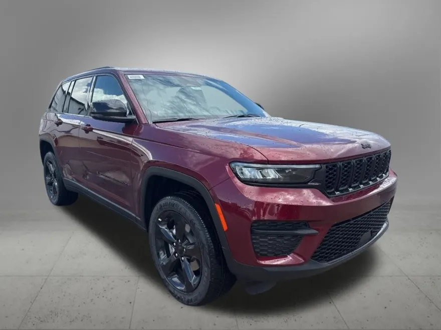 2025 Jeep Grand Cherokee Altitude photo 1