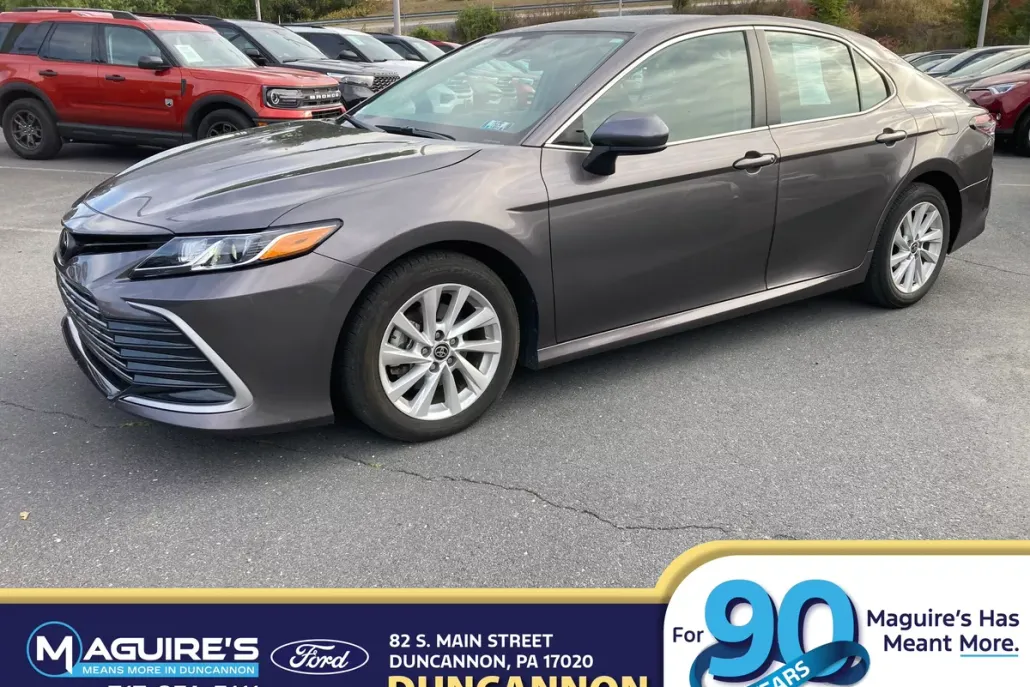 2023 Toyota Camry LE photo 1