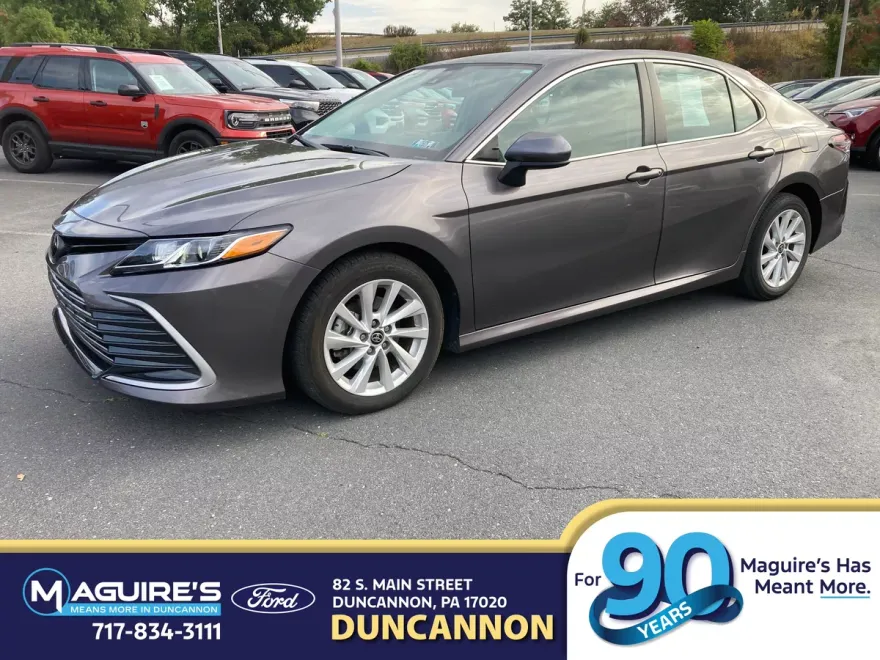 2023 Toyota Camry LE photo 1