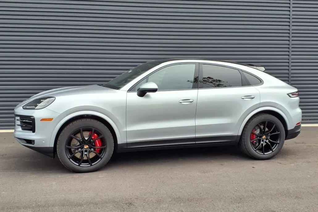 2025 Porsche Cayenne S photo 1