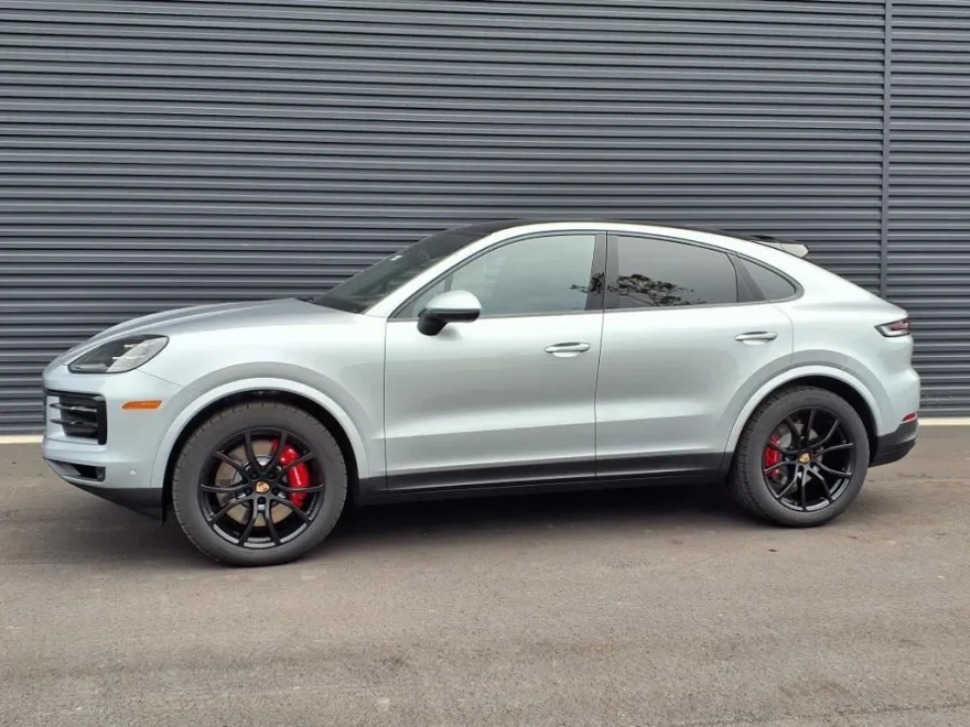 2025 Porsche Cayenne S photo 1
