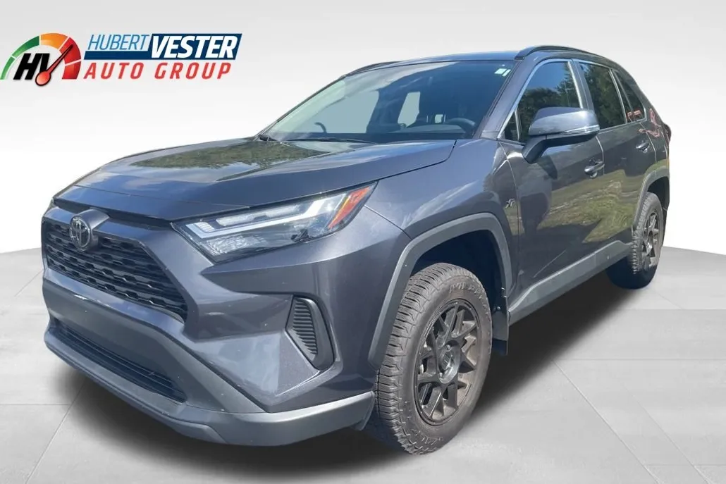 2025 Toyota RAV4 XLE photo 1