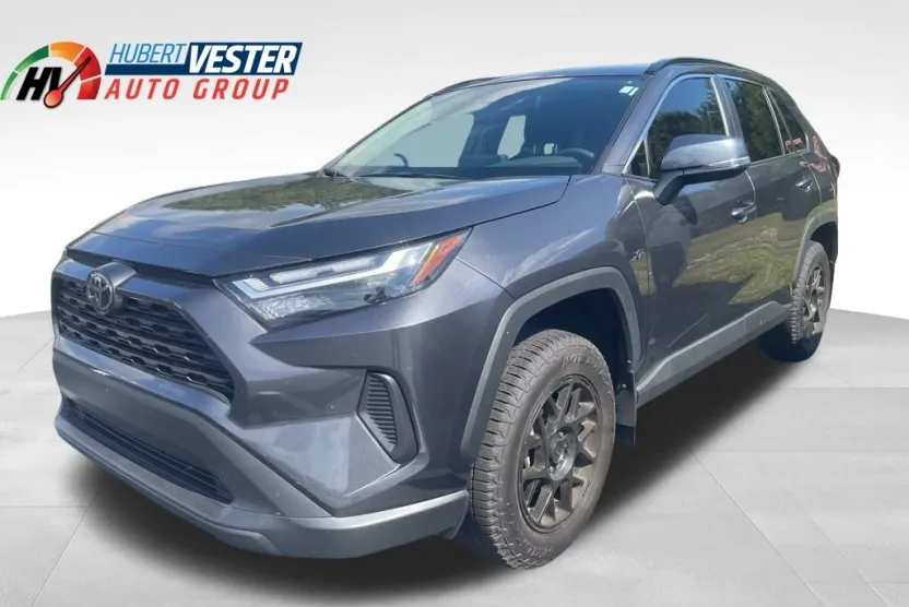 2025 Toyota RAV4 XLE photo 1