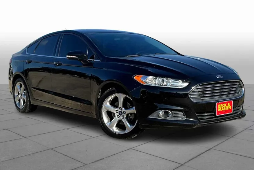 2016 Ford Fusion SE photo 1
