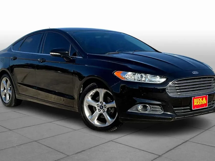 2016 Ford Fusion SE photo 1