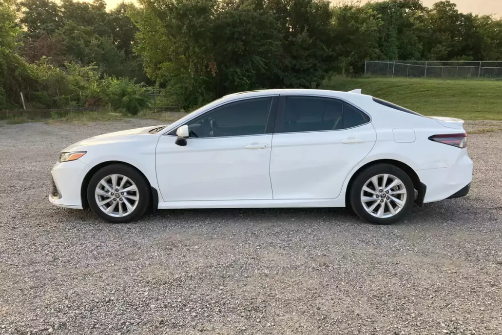 2022 Toyota Camry LE photo 1