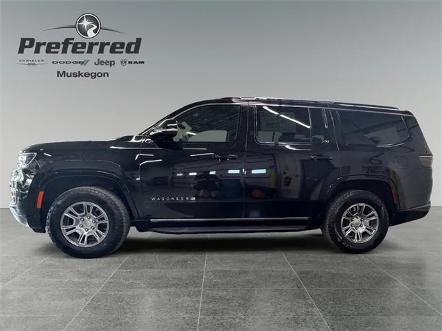 2023 Jeep Wagoneer Base photo 1