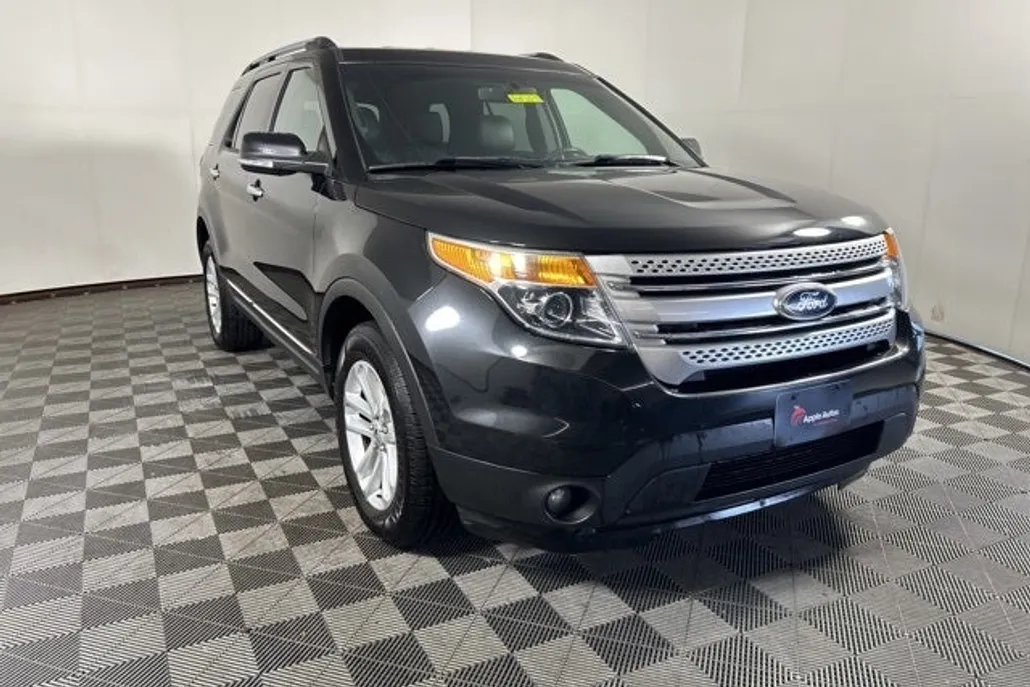 2015 Ford Explorer XLT photo 1