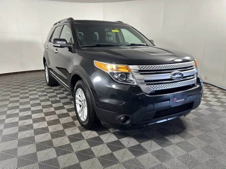 2015 Ford Explorer XLT photo 1
