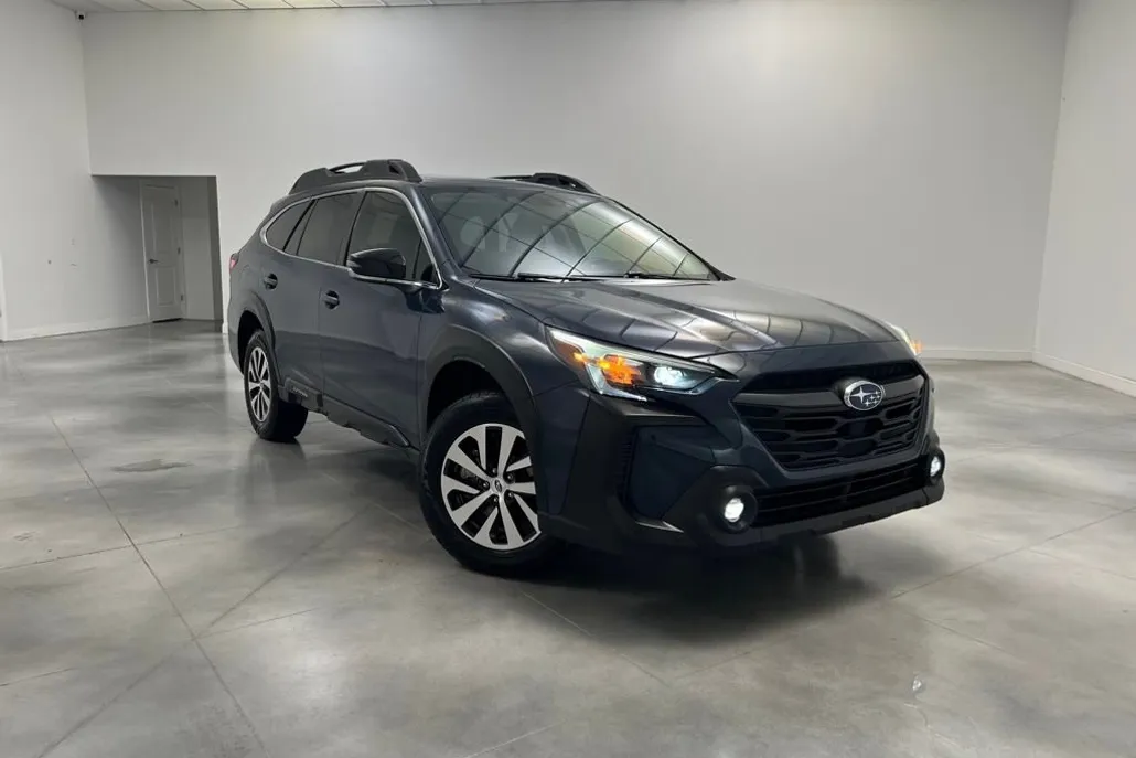 2023 Subaru Outback Premium photo 1
