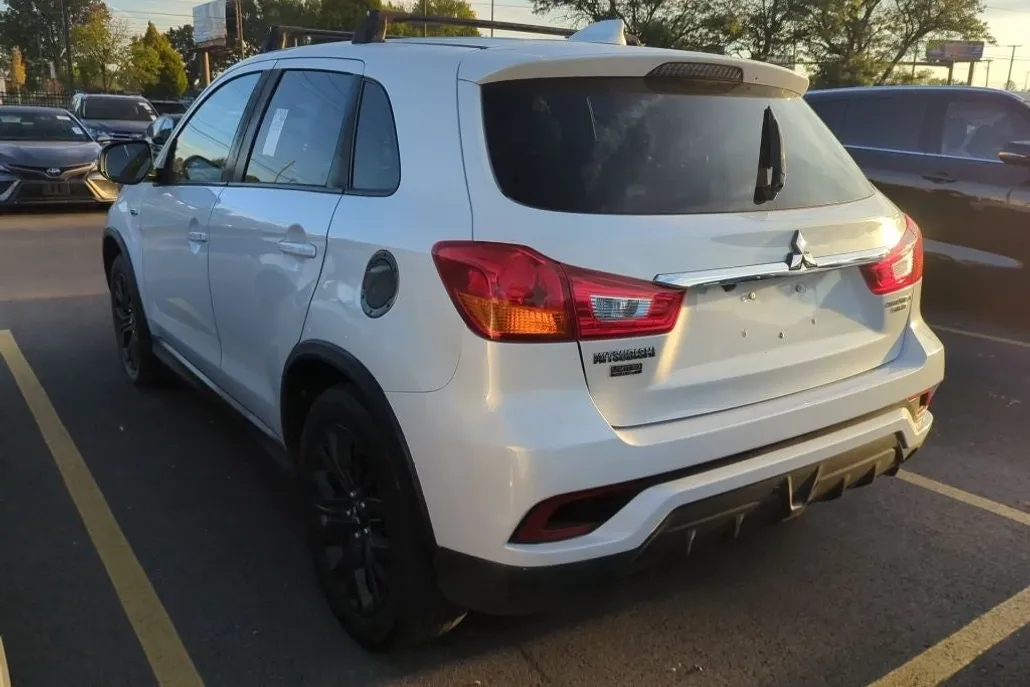 2019 Mitsubishi Outlander Sport LE photo 1