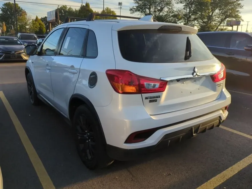 2019 Mitsubishi Outlander Sport LE photo 1