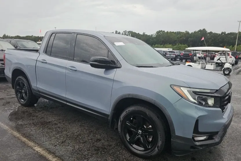 2022 Honda Ridgeline Black Edition photo 1