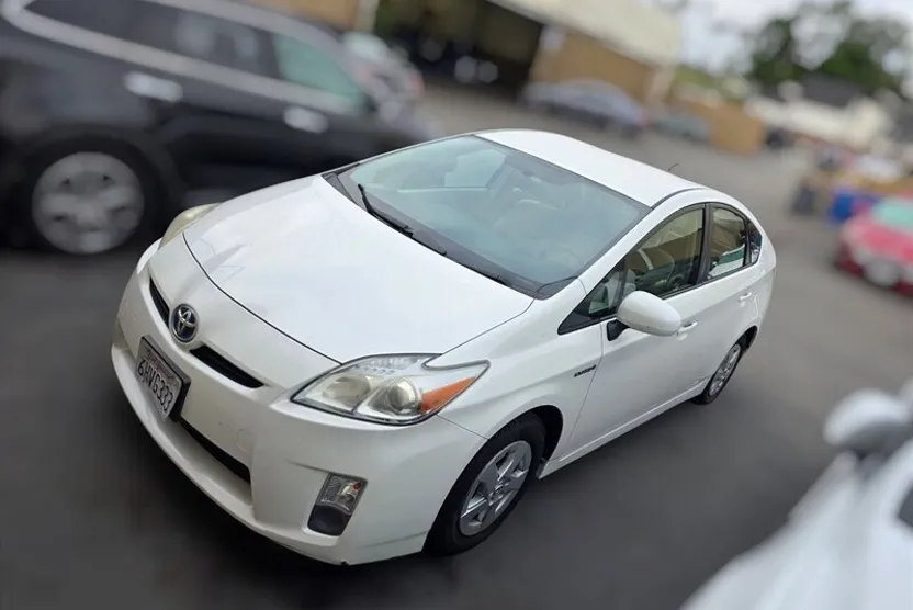 2010 Toyota Prius Two photo 1