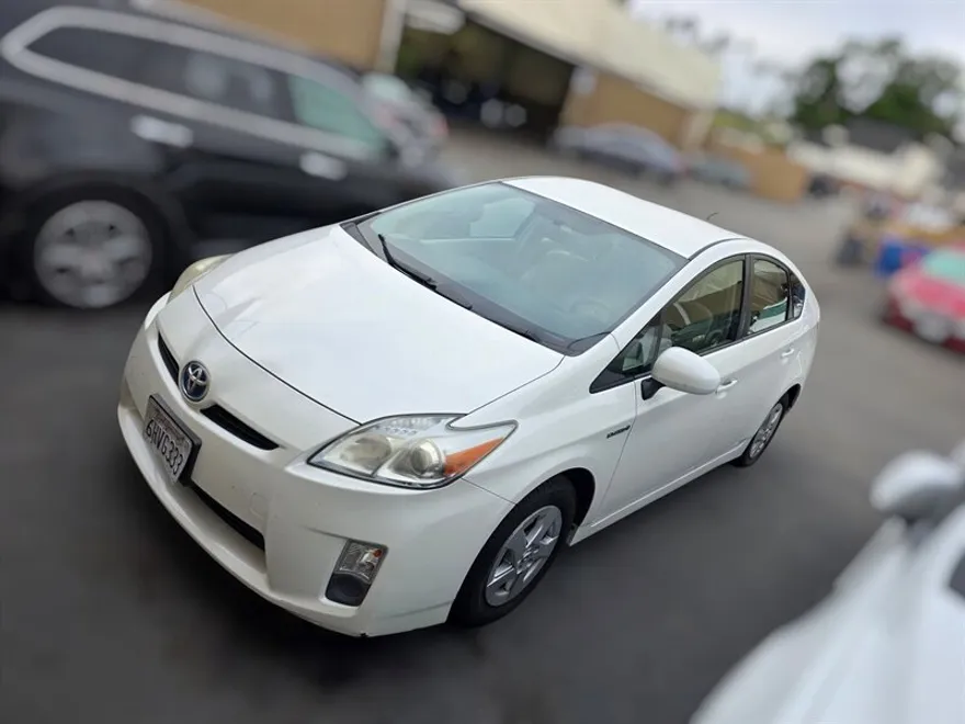 2010 Toyota Prius Two photo 1