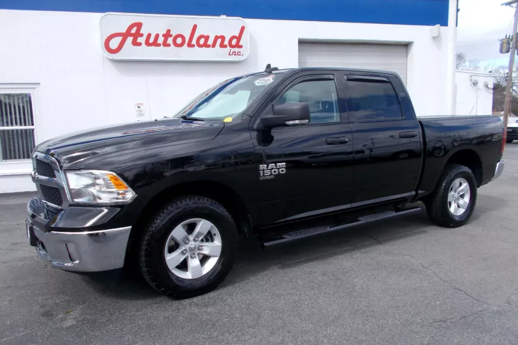 2022 Ram 1500 SLT photo 1