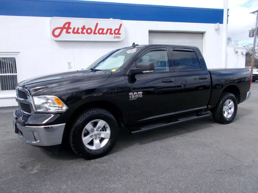 2022 Ram 1500 SLT photo 1