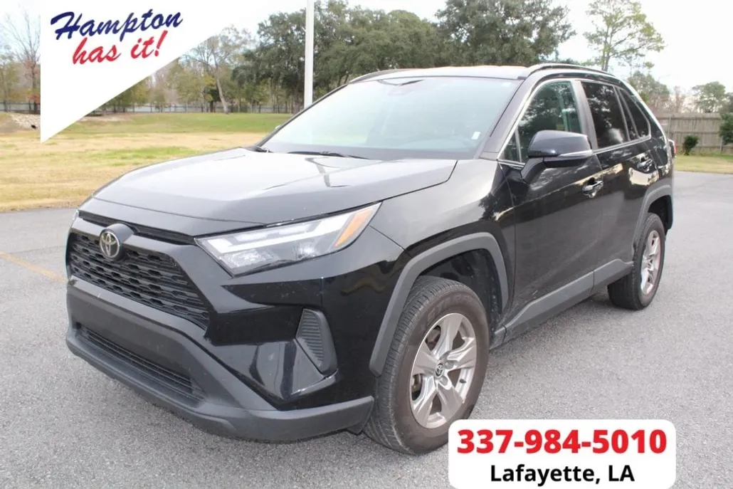 2022 Toyota RAV4 XLE photo 1