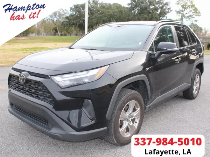 2022 Toyota RAV4 XLE photo 1