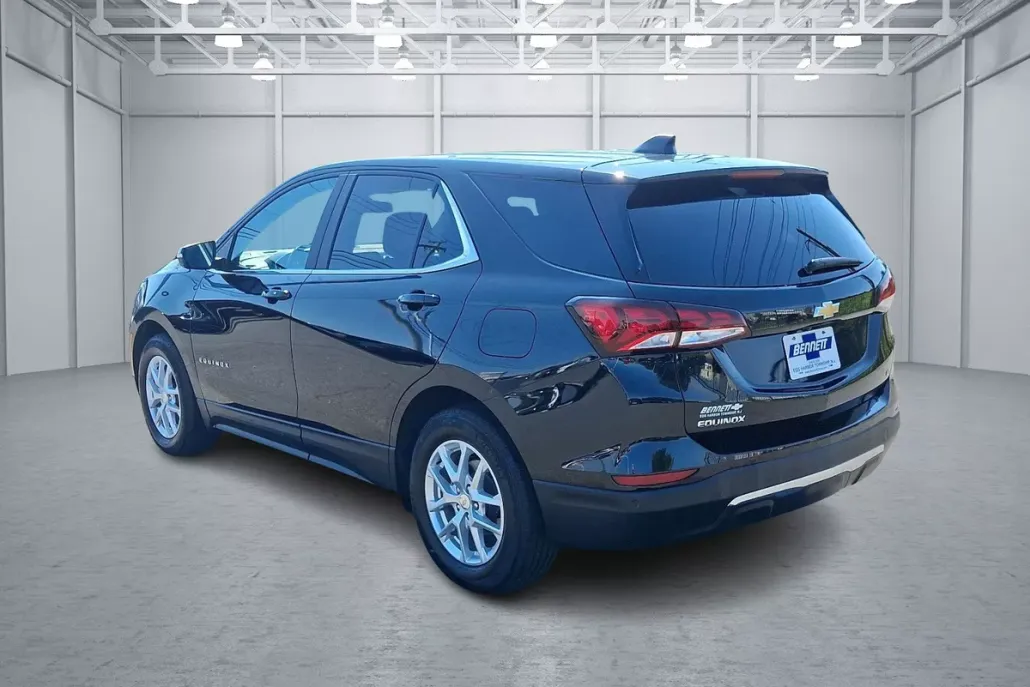 2023 Chevrolet Equinox LT photo 1