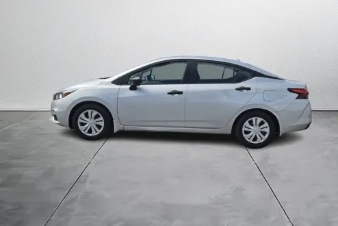 2021 Nissan Versa S photo 3