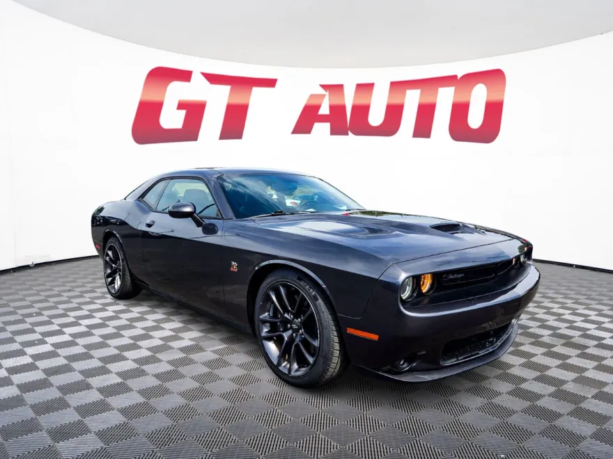 2023 Dodge Challenger R/T Scat Pack photo 1