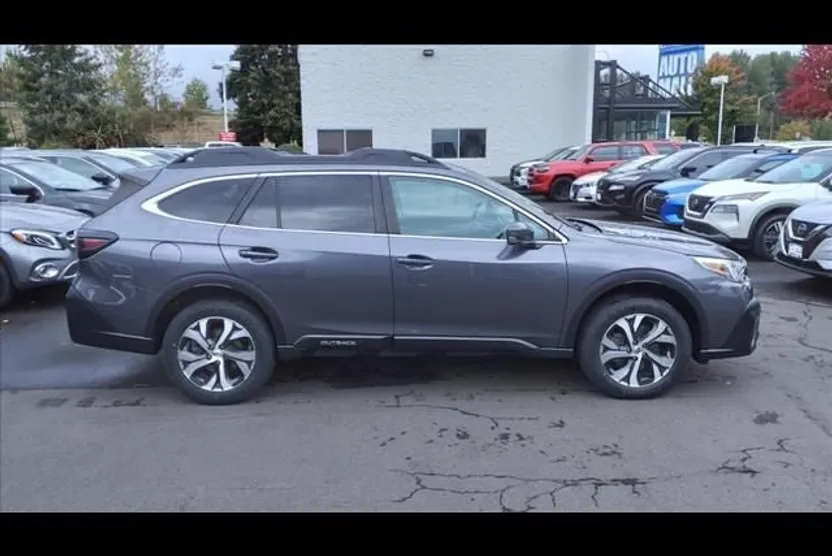 2022 Subaru Outback Limited XT photo 1