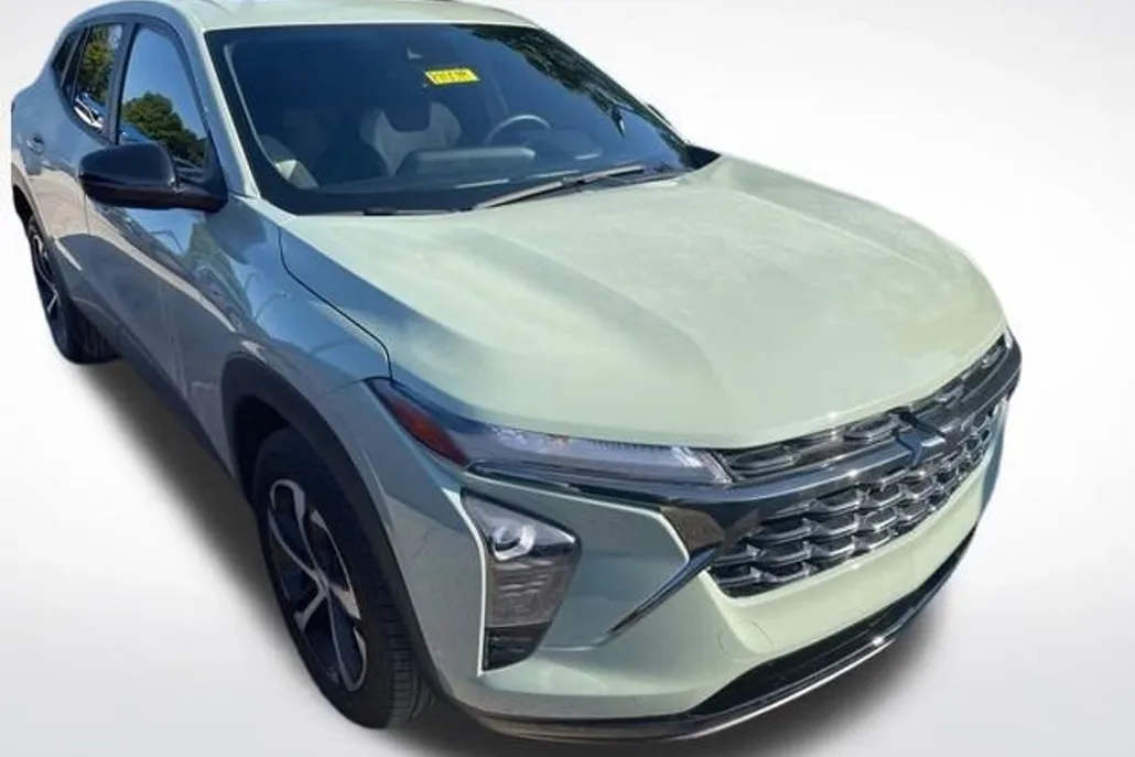 2024 Chevrolet Trax photo 1
