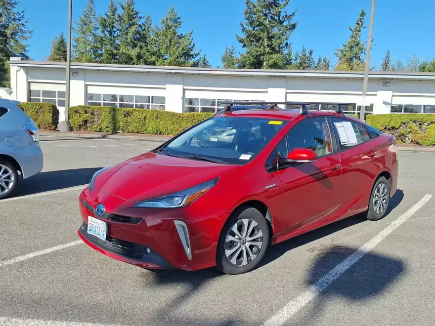 2019 Toyota Prius XLE AWD-e photo 1