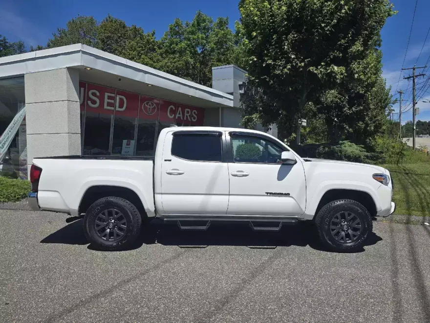 2023 Toyota Tacoma 4x4 SR5 photo 1