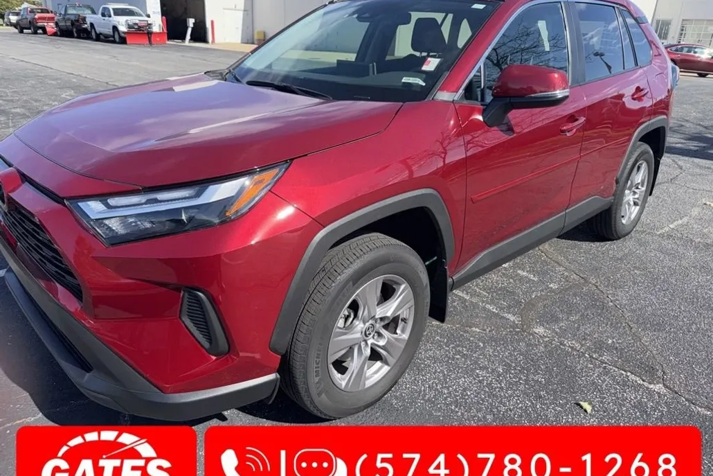2022 Toyota RAV4 XLE photo 1